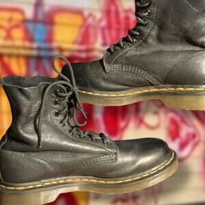 Women's Size 8 DR. MARTENS Pascal Black Leather Lace Up Combat Boots EUC